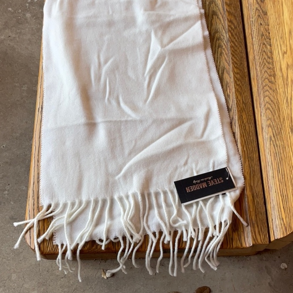 Steve Madden Scarf/Muffler.  0153